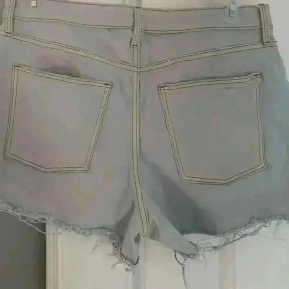 Universal Thred High Rise Midi Denim Cut Off Shorts Lt Blue Stretch Womens 14/32 - Picture 9 of 13